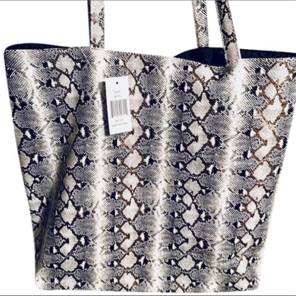 Saks Fifth Avenue Handbags - ♦️SOLD♦️Saks Fifth Avenue Snakeskin Polyvinyl Tote